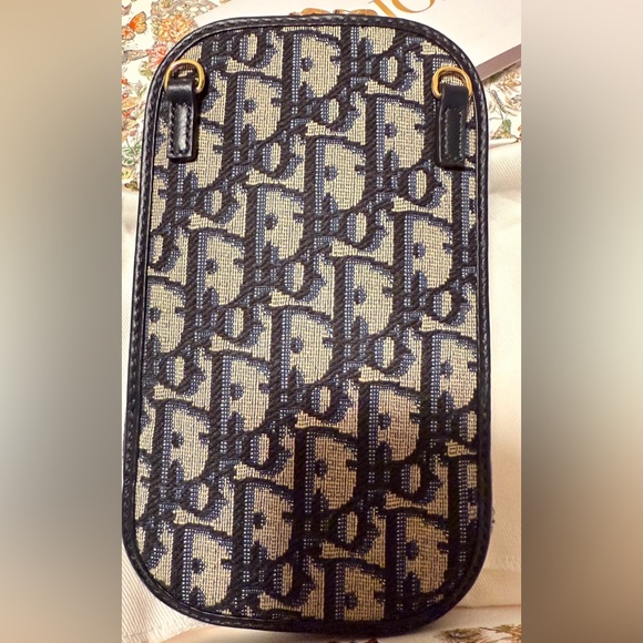 Dior 30 Montaigne Call'in Dior Phone Holder - Picture 8 of 12